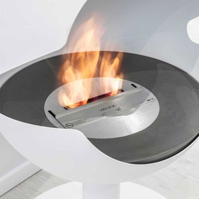 Vue sur le bruleur du Vauni Globe en blanc avec pied haut