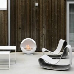 Cheminée bioéthanol Vauni Glove utilisée en extérieur