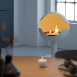 Cheminée au bioéthanol Vauni Globe White avec les magnifiques couleurs créées par les flammes