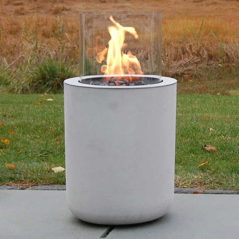 Cheminée bioéthanol Planika JAR sur une terrasse