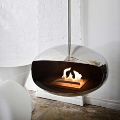 Gros plan sur la cheminée bioéthanol suspendue Aeris de Cocoon Fires