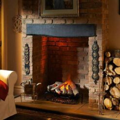 Insert de cheminée électrique Silverton installé dans une ancienne cheminée pour une ambiance chaleureuse