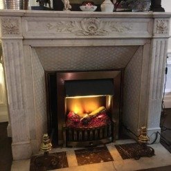 Exemple d'installation de la cheminée électrique encastrable Dimplex Danville dans une ancienne cheminée