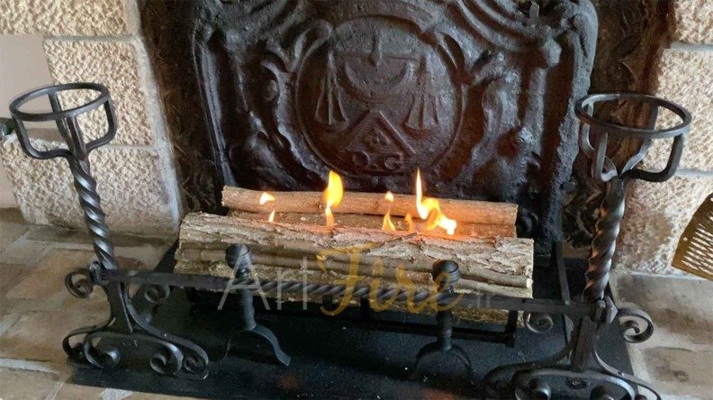 Colisée dans sa version 75 cm dans l'âtre d'une cheminée