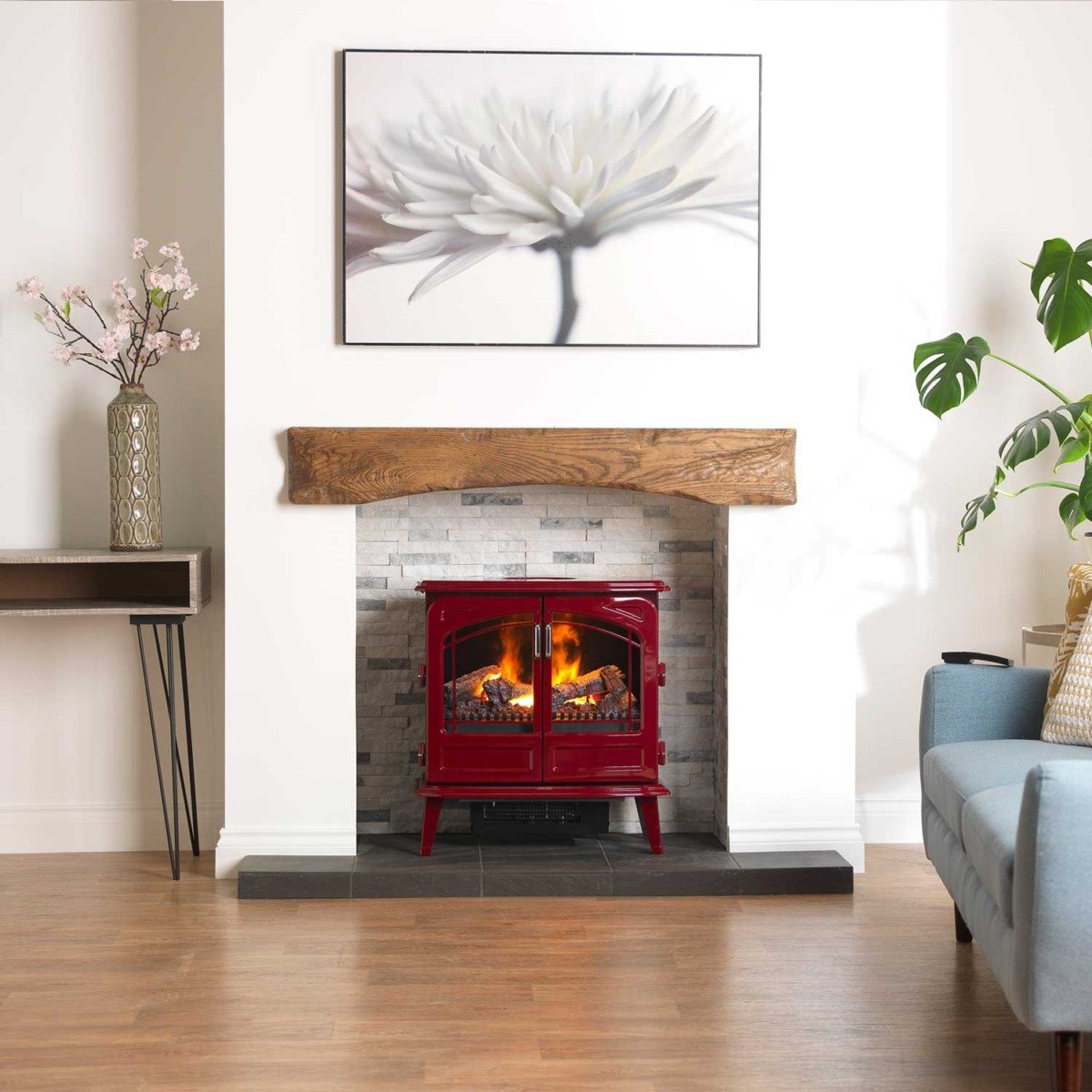 Poêle électrique Dimplex Grand Rouge installé dans un salon