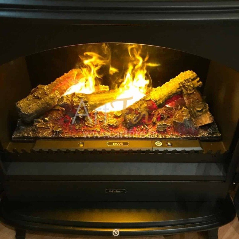 Gros plan sur la flamme du poêle électrique Stockbridge