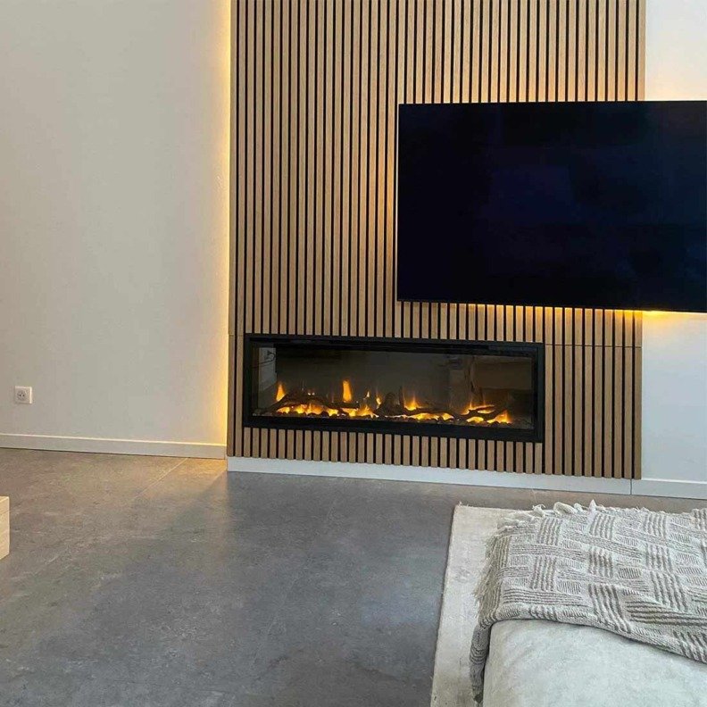 Dimplex Ignite XL encastrée sous une télévision