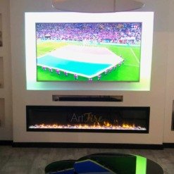 Dimplex Ignite XL installée sous une télévision