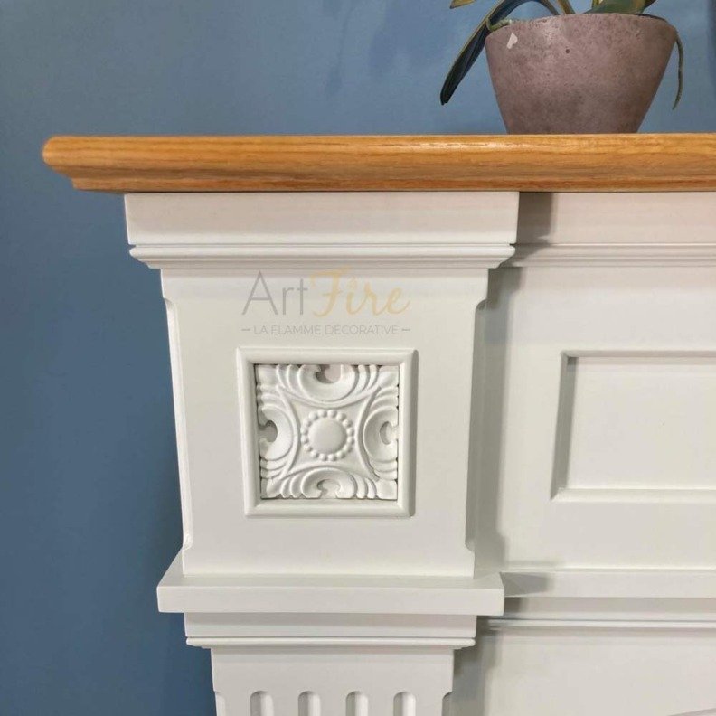 Gros plan sur les finitions de la cheminée électrique Haydn