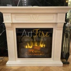 Vue sur l'effet de flamme de la cheminée électrique Beethoven installée dans un salon