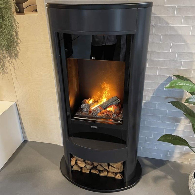 Poêle électrique Verdi présenté sur un showroom