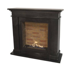 Cheminée décorative à poser au sol Kos Corner de Xaralyn en pierre noire et un insert au bioéthanol encastré