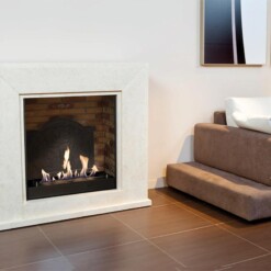 Photo d'ambiance de la cheminée décorative Nero - idée de décoration