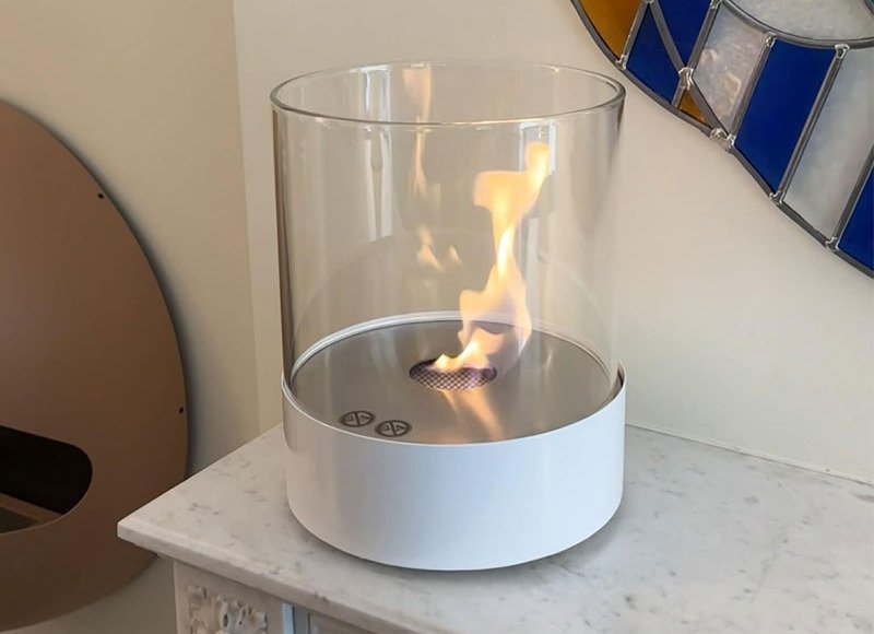 Southwark (blanc) posée sur une cheminée