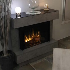 Photo de l'installation de la cheminée électrique Dimplex Avalon en gris béton