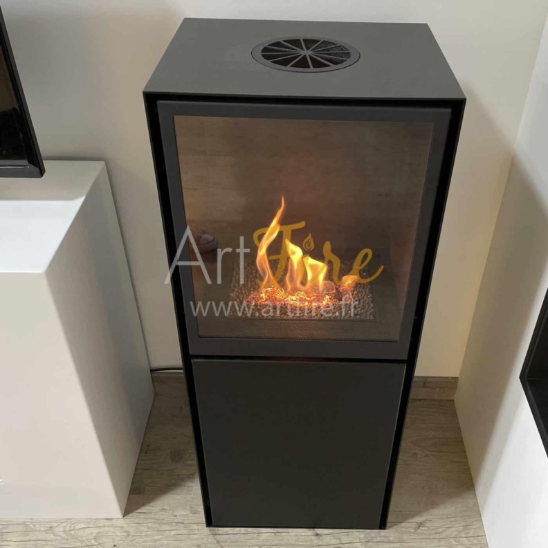 Poele au bioéthanol Scandi de Planika en marche au magasin de Nantes