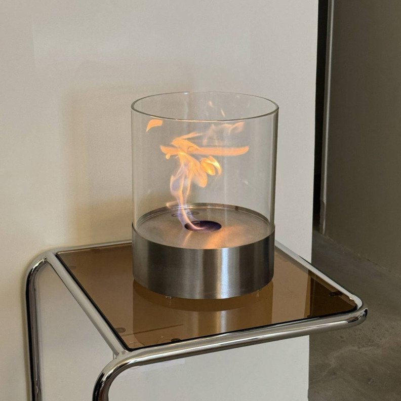 Cheminée au bioéthanol Southwark posée sur une table