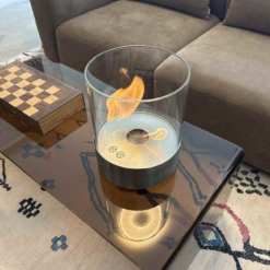 Cheminée au bioéthanol Southwark posée sur une table