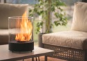 Cheminée de table Chantico fireglass posée sur une table