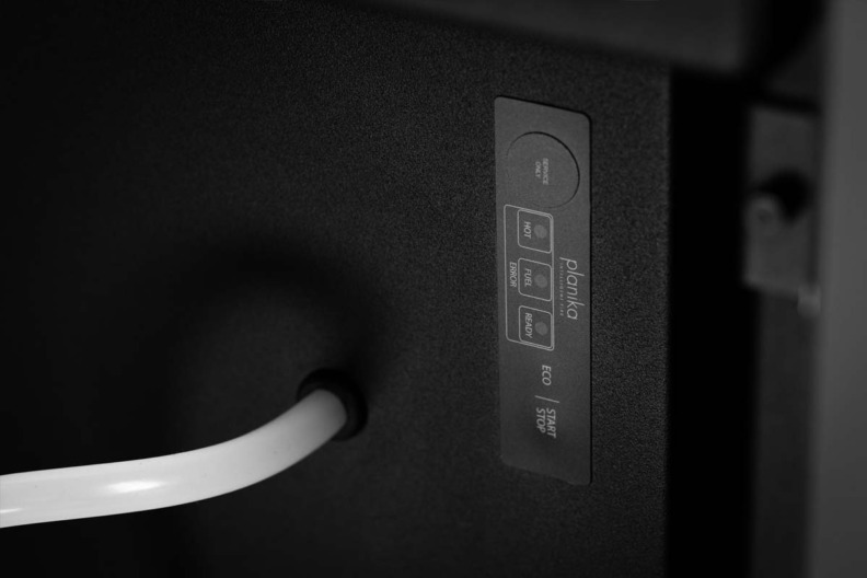 Zoom sur les commandes frontales du poêle au bioéthanol Scandi de Planika