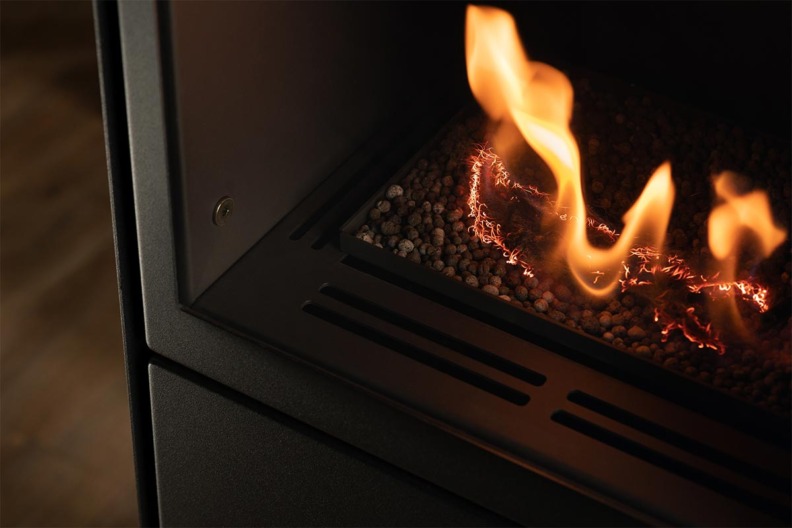 Zoom sur la flamme du poêle au bioéthanol Scandi de Planika