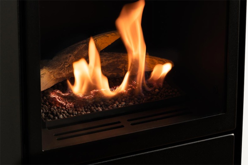 Zoom sur la flamme du poêle au bioéthanol Scandi de Planika