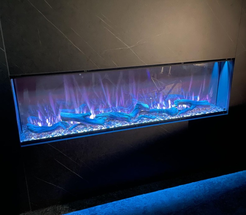 Effet de flamme bleu clair de la cheminée électrique Astro de Planika