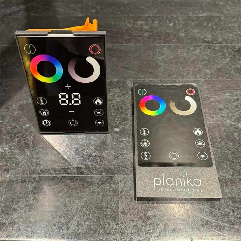 Panneau mural de commandes et télécommande à distance pour la cheminée Planika Astro