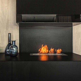 Bruleur bio éthanol Slimline Burner d'Icon Fires  en situation dans une cuisine