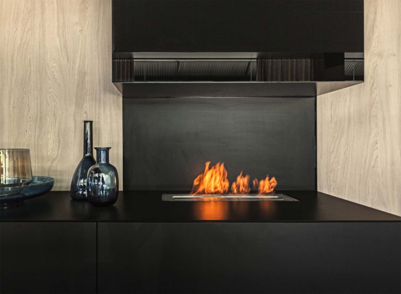 Bruleur bio éthanol Slimline Burner d'Icon Fires  en situation dans une cuisine