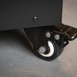 Gros plan sur l'arrêt des roues de la cheminée à gaz Faro