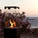 Cheminée à gaz Faro sur une terrasse