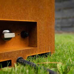 Zoom sur la cheminée au gaz Galio en Corten de Planika