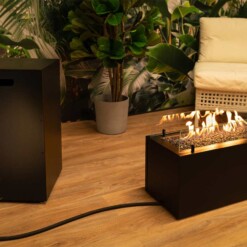 Cheminée à gaz Rio sur une terrasse avec sa bombonne