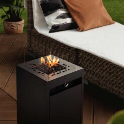 Cheminée au gaz Square installé en extérieur sur une terasse