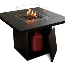 Cheminée à gaz d'extérieur Square Table de Planika avec vue sur son ouverture
