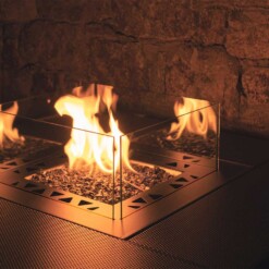 Vue sur la flamme de la cheminée gaz Square Table de Planika