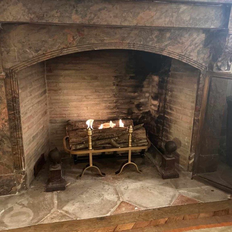 Pomme de Pin des Cheminées de Changy