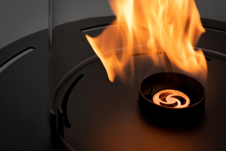 Zoom sur la flamme de la cheminée bio-éthanol Rondo Automatic