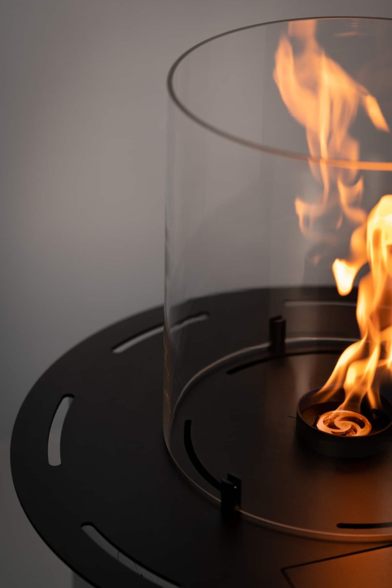 Zoom sur la flamme de la cheminée bio-éthanol Rondo Automatic