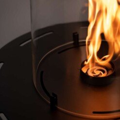 Zoom sur la flamme de la cheminée bio-éthanol Rondo Automatic