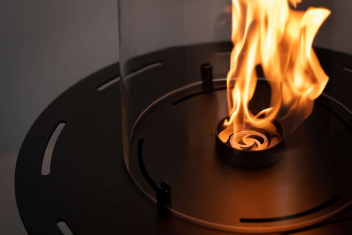 Zoom sur la flamme de la cheminée bio-éthanol Rondo Automatic
