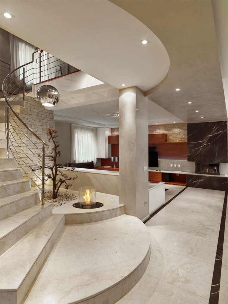 Cheminée bioéthanol Rondo devant escalier