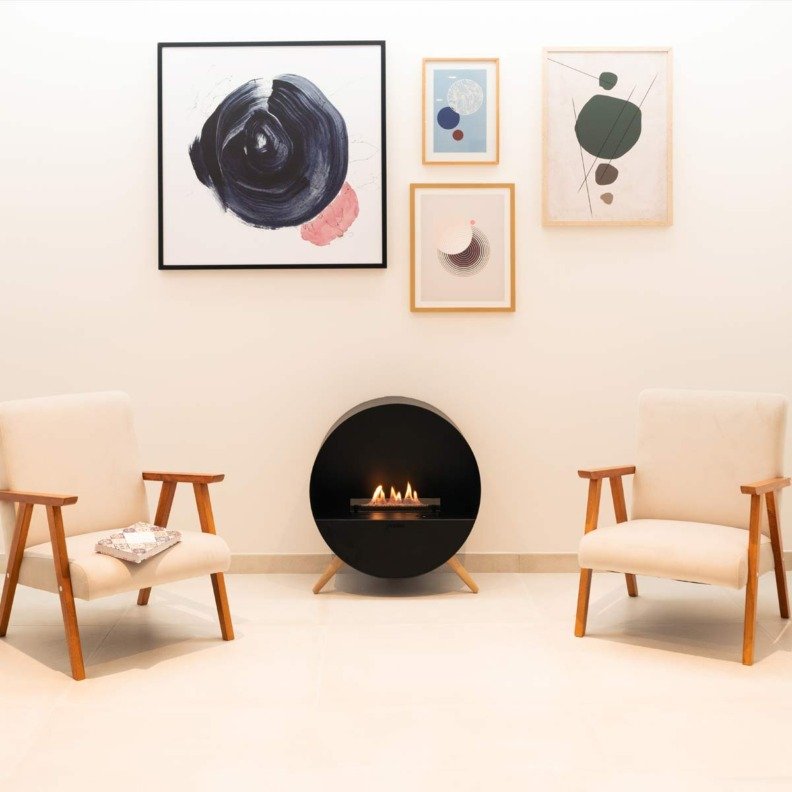 Décoration intérieur avec la cheminée bioéthanol à poser Bubble Floor de Planika