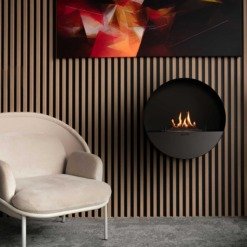 Cheminée murale au bioéthanol Planika Bubble Wall posée sur une façade