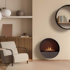 Cheminée murale au bioéthanol Planika Bubble Wall posée sur une façade