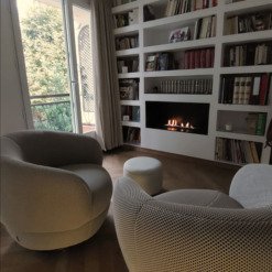 Planika Neo Fireplace installé dans un salon