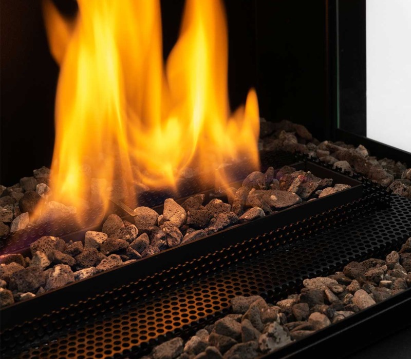 Planika Arcticon Noir - Zoom sur les flammes et les décorations