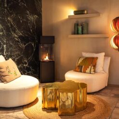 Poêle bioéthanol Planika Arcticon posé dans un salon