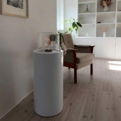 Cheminée autoportante à l'éthanol Dualis Blanc en intérieur